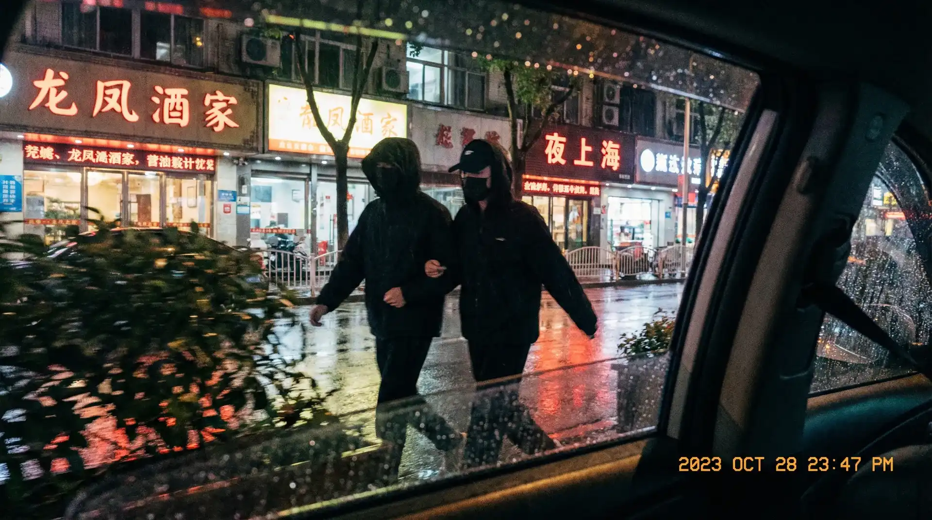 换妻视频最新原创与精选|换妻 - 顶流明星深夜密会现场抓拍照片